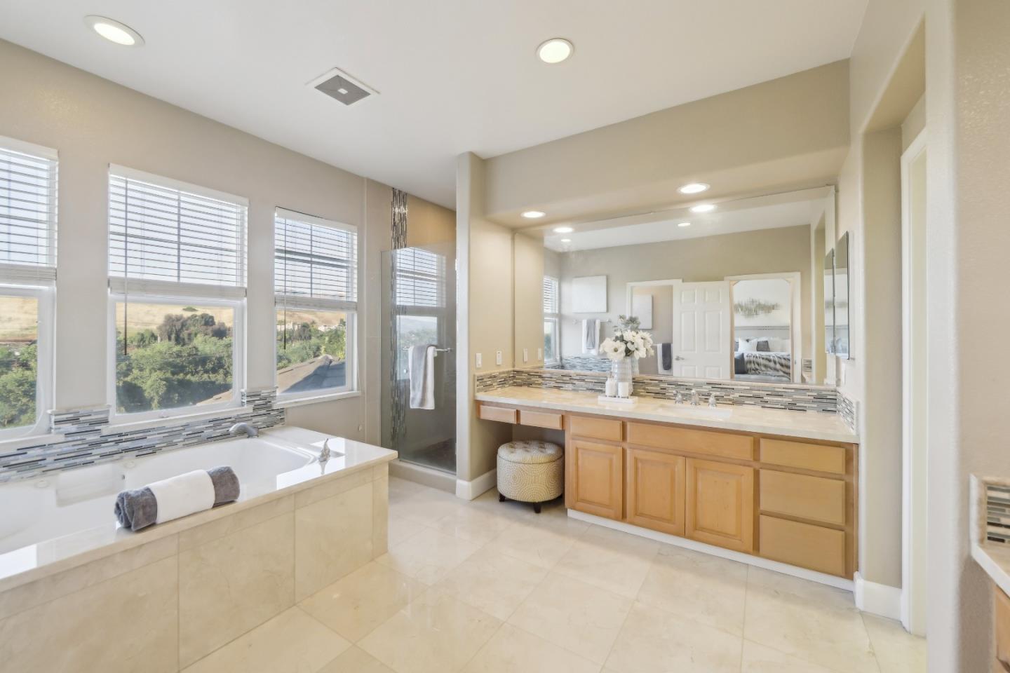 Detail Gallery Image 26 of 87 For 1781 Indigo Oak Ln, San Jose,  CA 95121 - 5 Beds | 4 Baths