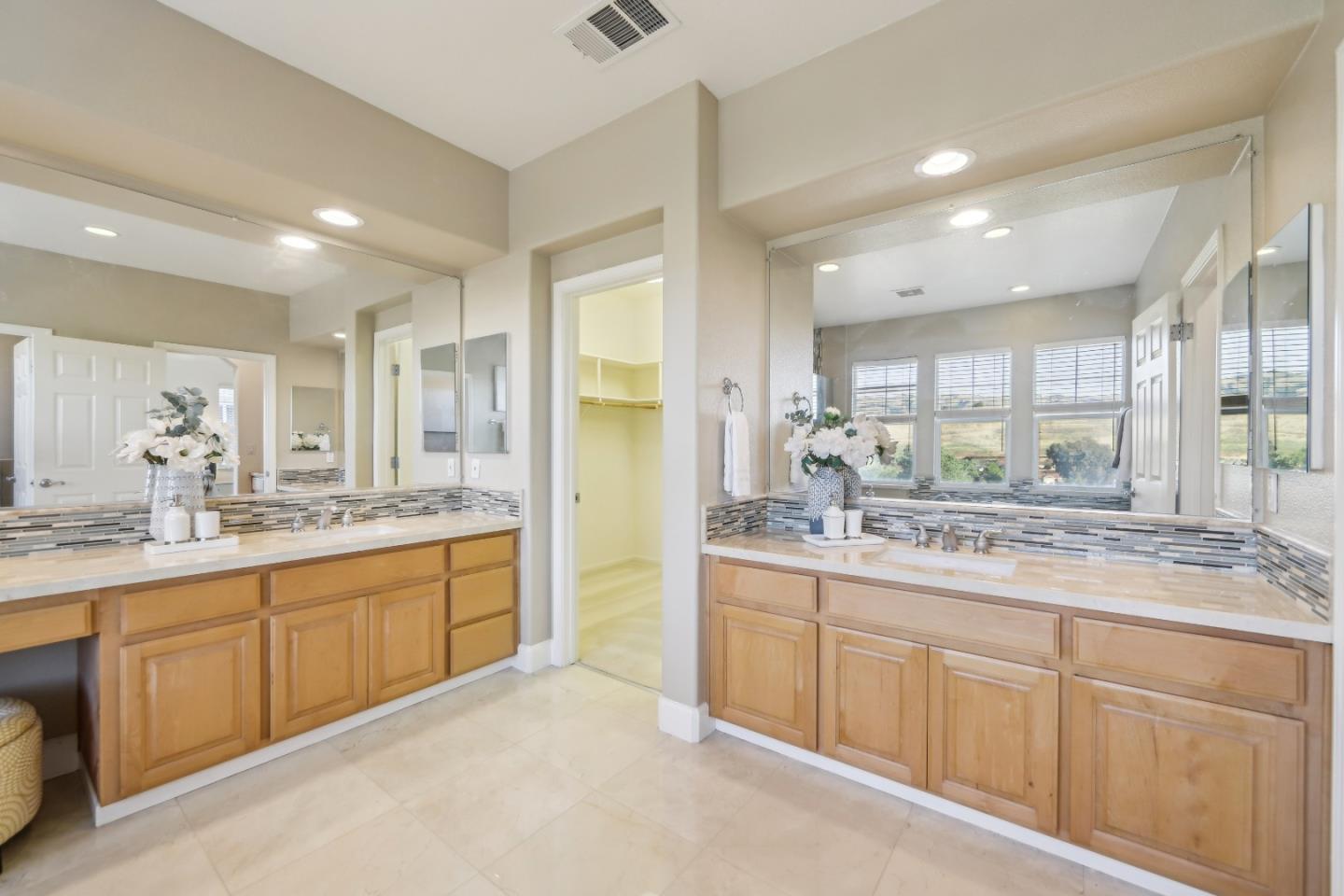 Detail Gallery Image 27 of 87 For 1781 Indigo Oak Ln, San Jose,  CA 95121 - 5 Beds | 4 Baths