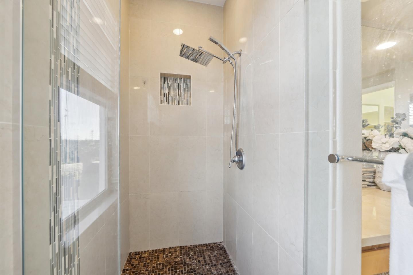 Detail Gallery Image 28 of 87 For 1781 Indigo Oak Ln, San Jose,  CA 95121 - 5 Beds | 4 Baths