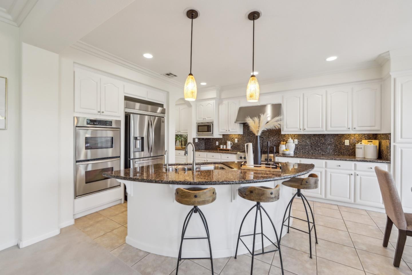 Detail Gallery Image 7 of 87 For 1781 Indigo Oak Ln, San Jose,  CA 95121 - 5 Beds | 4 Baths