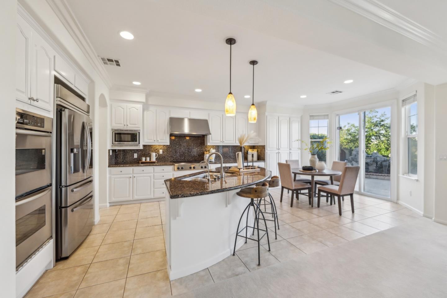 Detail Gallery Image 8 of 87 For 1781 Indigo Oak Ln, San Jose,  CA 95121 - 5 Beds | 4 Baths