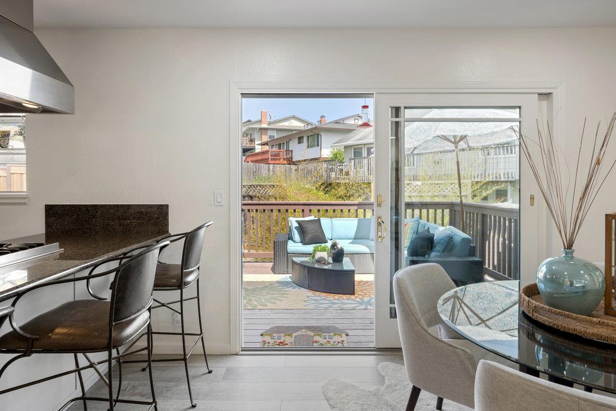 Detail Gallery Image 10 of 63 For 6 Big Sur Way, Pacifica,  CA 94044 - 4 Beds | 4 Baths