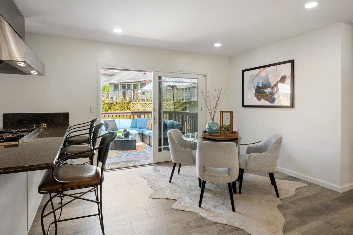 Detail Gallery Image 11 of 63 For 6 Big Sur Way, Pacifica,  CA 94044 - 4 Beds | 4 Baths