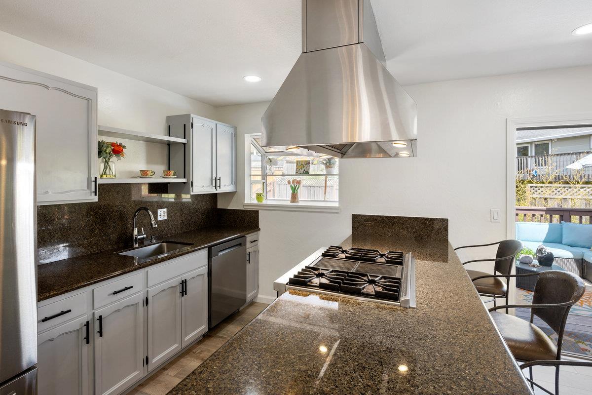 Detail Gallery Image 17 of 63 For 6 Big Sur Way, Pacifica,  CA 94044 - 4 Beds | 4 Baths