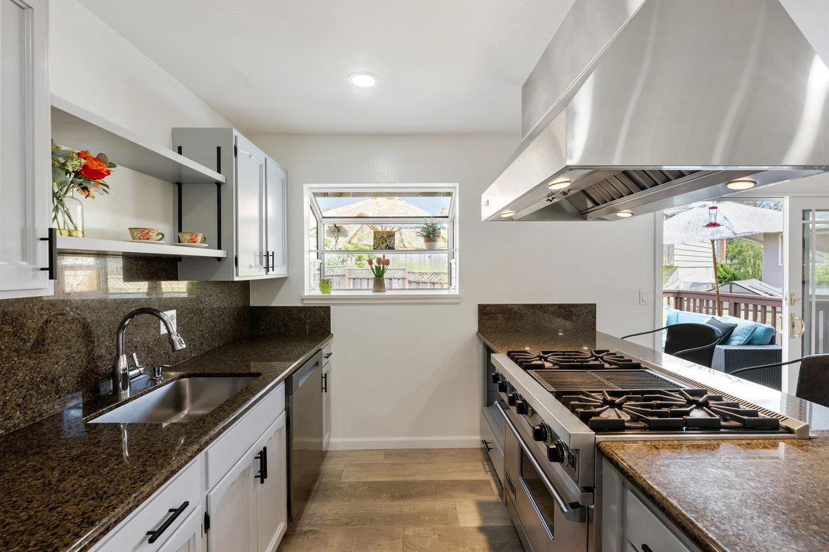 Detail Gallery Image 18 of 63 For 6 Big Sur Way, Pacifica,  CA 94044 - 4 Beds | 4 Baths