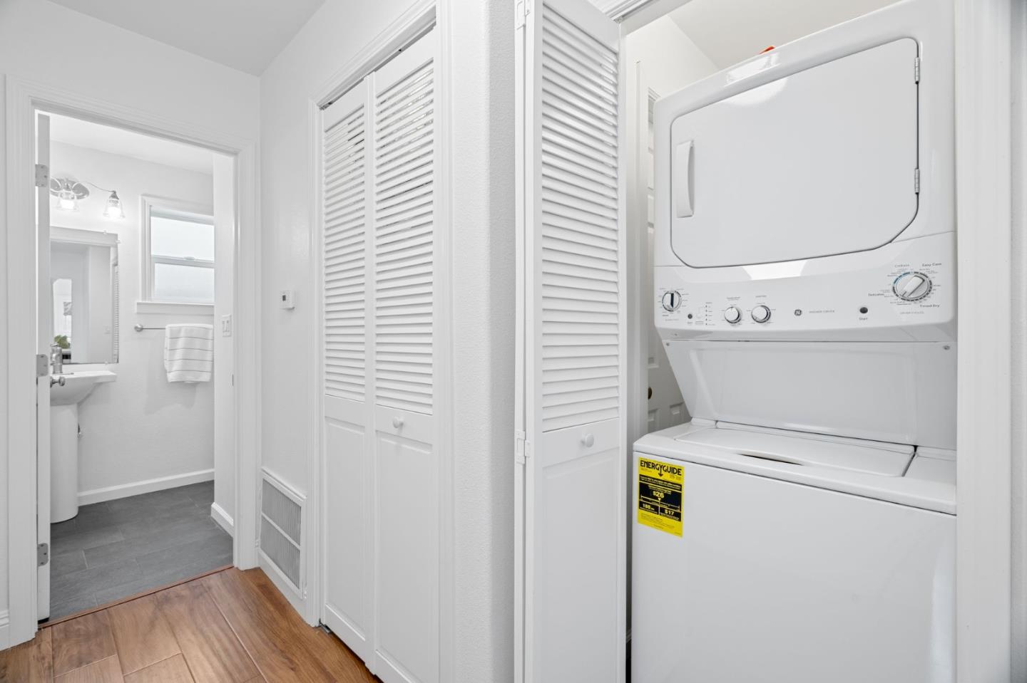 Detail Gallery Image 12 of 40 For 2404 Gabriel Ave, Mountain View,  CA 94040 - 6 Beds | 4 Baths