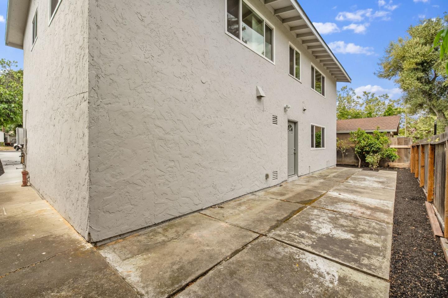 Detail Gallery Image 27 of 40 For 2404 Gabriel Ave, Mountain View,  CA 94040 - 6 Beds | 4 Baths