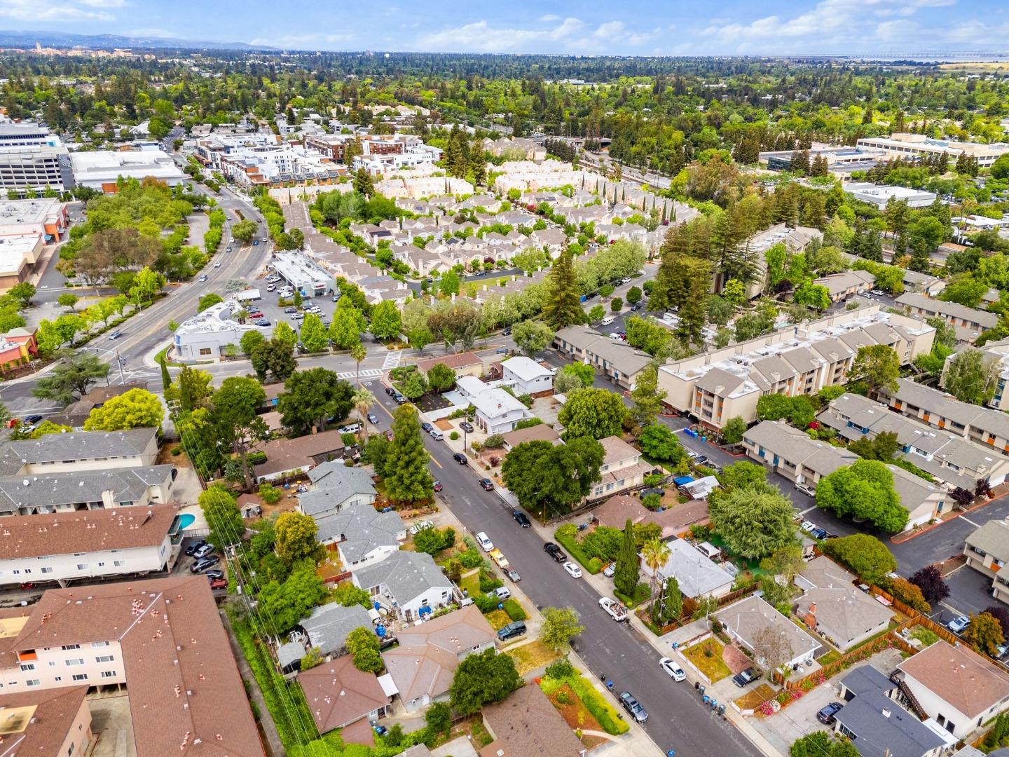 Detail Gallery Image 32 of 40 For 2404 Gabriel Ave, Mountain View,  CA 94040 - 6 Beds | 4 Baths