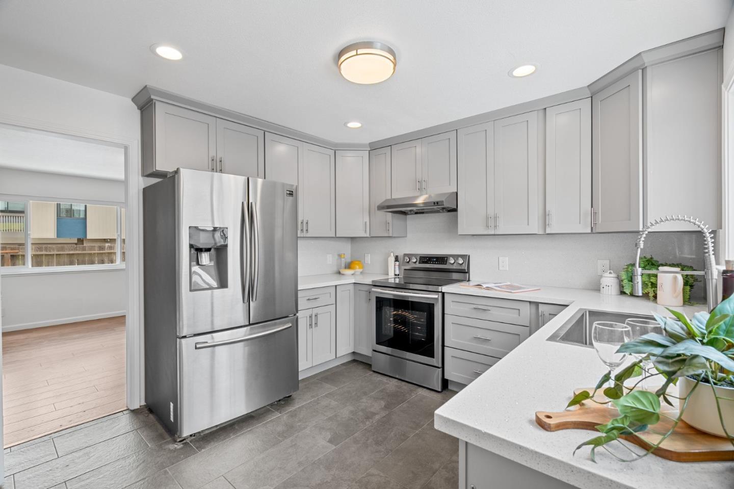 Detail Gallery Image 4 of 40 For 2404 Gabriel Ave, Mountain View,  CA 94040 - 6 Beds | 4 Baths