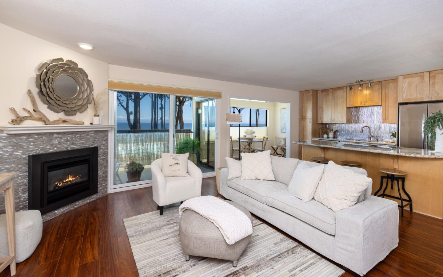 Detail Gallery Image 1 of 27 For 825 Balboa Ave #104,  Capitola,  CA 95010 - 2 Beds | 1/1 Baths