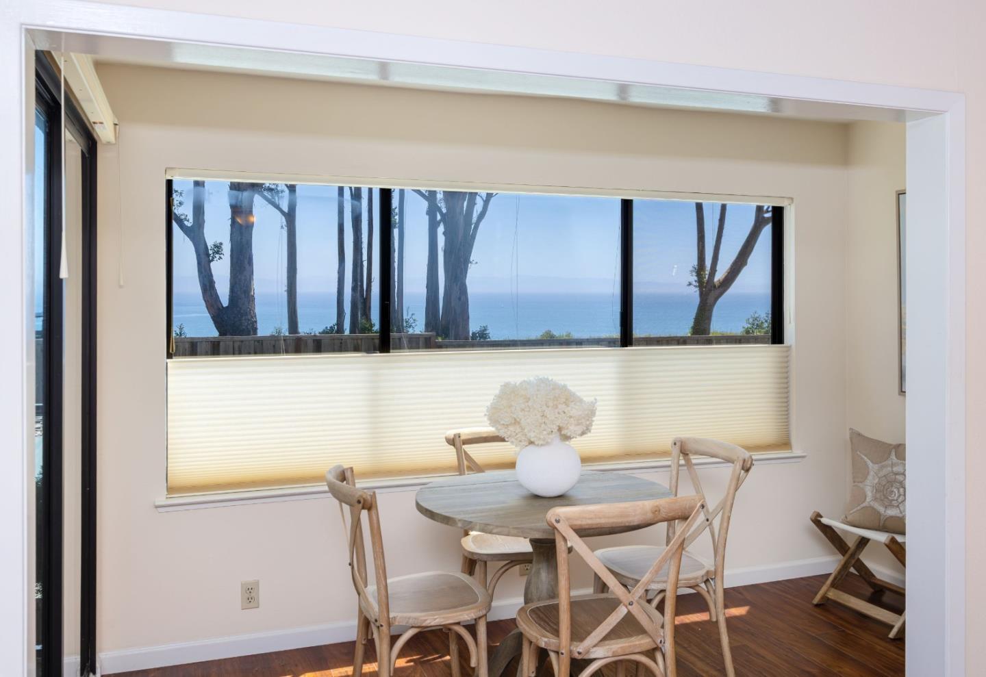 Detail Gallery Image 6 of 27 For 825 Balboa Ave #104,  Capitola,  CA 95010 - 2 Beds | 1/1 Baths