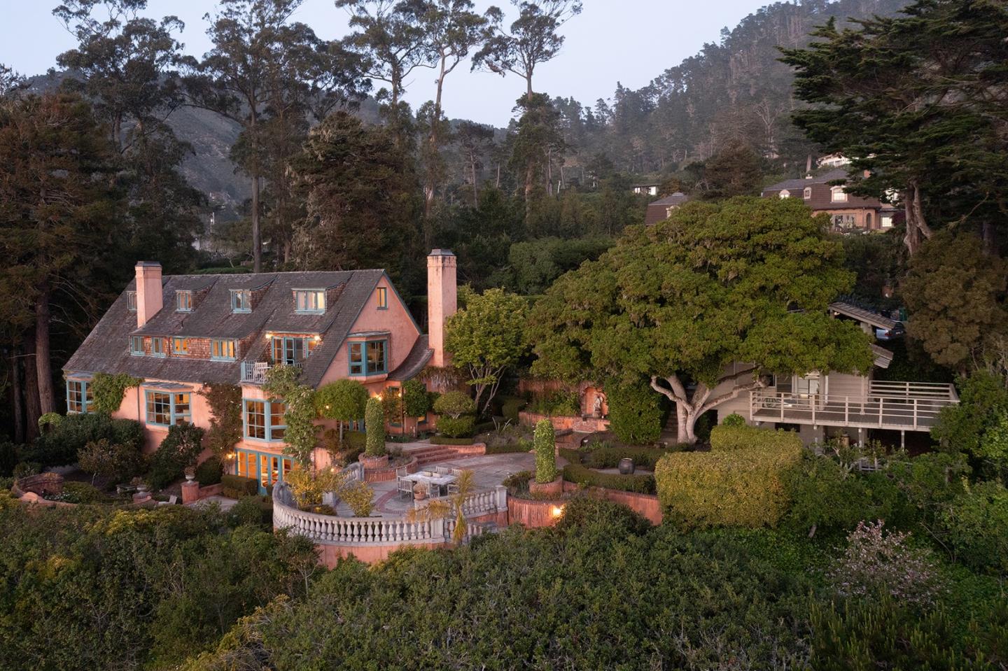 Detail Gallery Image 5 of 59 For 228 Lower Walden Rd, Carmel,  CA 93923 - 4 Beds | 4/1 Baths