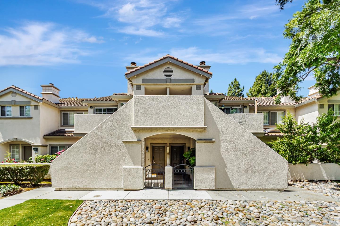 Detail Gallery Image 1 of 24 For 1815 Sheri Ann Cir, San Jose,  CA 95131 - 2 Beds | 2 Baths