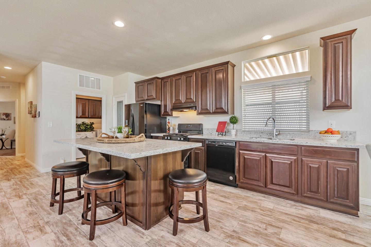 Detail Gallery Image 11 of 37 For 120 Dixon Landing Rd #124,  Milpitas,  CA 95035 - 3 Beds | 2 Baths