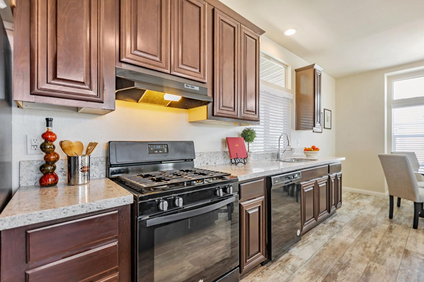 Detail Gallery Image 15 of 37 For 120 Dixon Landing Rd #124,  Milpitas,  CA 95035 - 3 Beds | 2 Baths