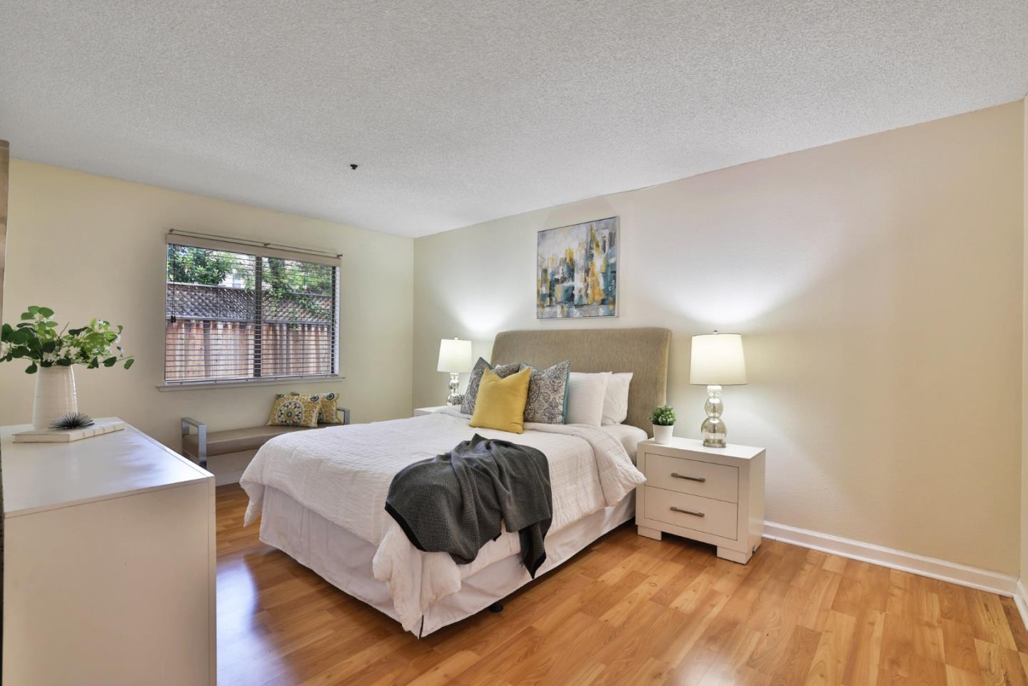 Detail Gallery Image 6 of 13 For 695 S Knickerbocker Dr #4,  Sunnyvale,  CA 94087 - 2 Beds | 2 Baths