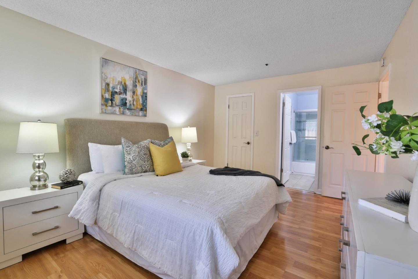 Detail Gallery Image 7 of 13 For 695 S Knickerbocker Dr #4,  Sunnyvale,  CA 94087 - 2 Beds | 2 Baths