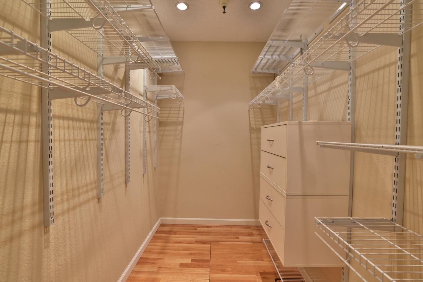 Detail Gallery Image 9 of 13 For 695 S Knickerbocker Dr #4,  Sunnyvale,  CA 94087 - 2 Beds | 2 Baths