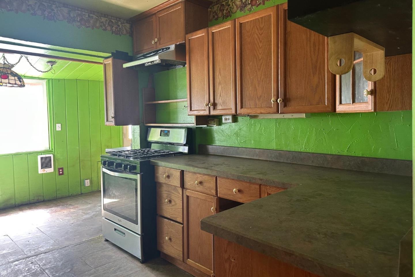 Detail Gallery Image 4 of 17 For 487 Brighton Rd, Pacifica,  CA 94044 - 3 Beds | 1 Baths