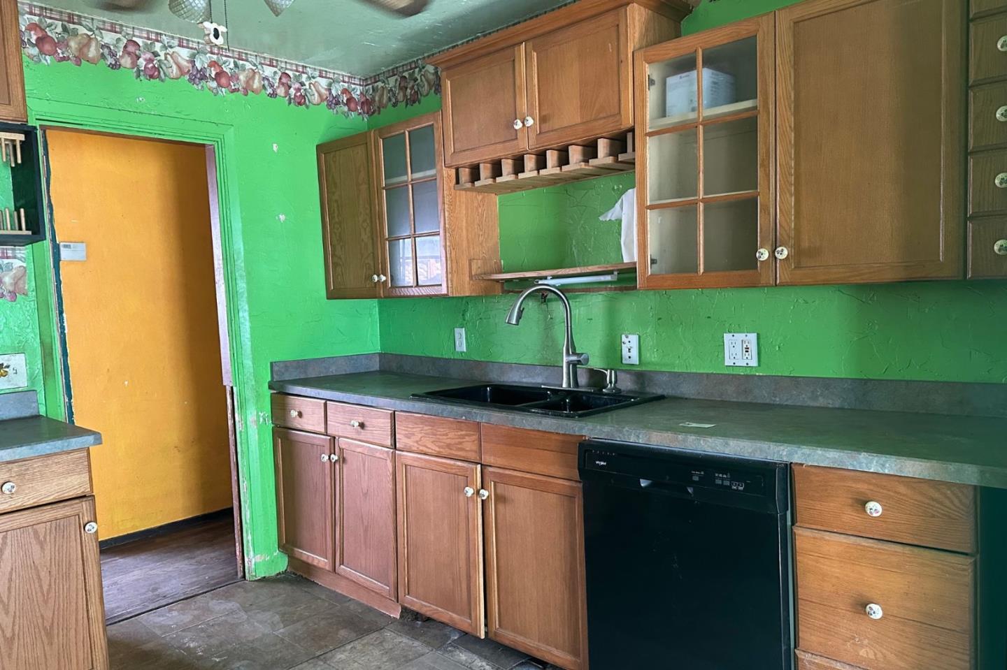 Detail Gallery Image 5 of 17 For 487 Brighton Rd, Pacifica,  CA 94044 - 3 Beds | 1 Baths
