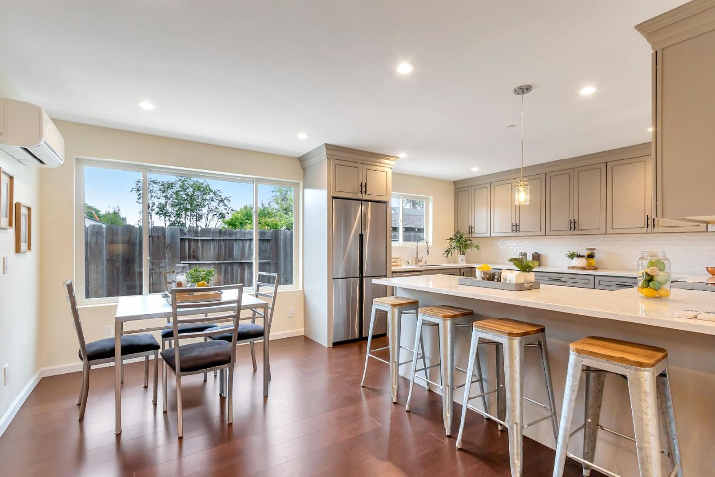 Detail Gallery Image 13 of 39 For 417 N 5th St #3,  San Jose,  CA 95112 - 3 Beds | 3 Baths