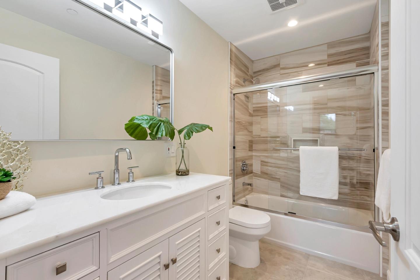 Detail Gallery Image 26 of 39 For 417 N 5th St #3,  San Jose,  CA 95112 - 3 Beds | 3 Baths