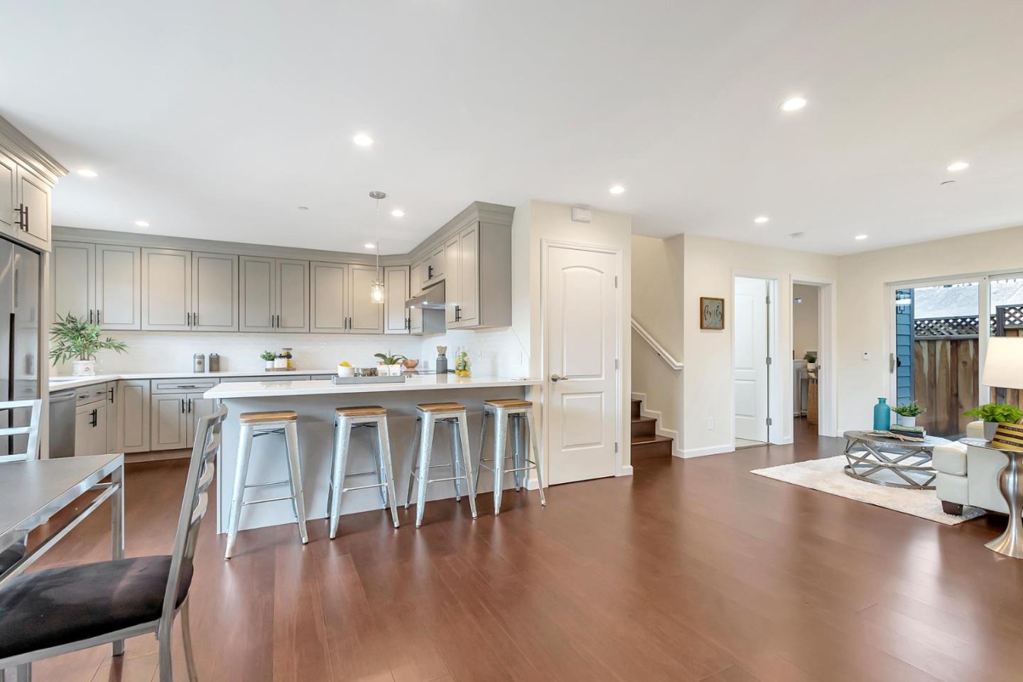 Detail Gallery Image 8 of 39 For 417 N 5th St #3,  San Jose,  CA 95112 - 3 Beds | 3 Baths
