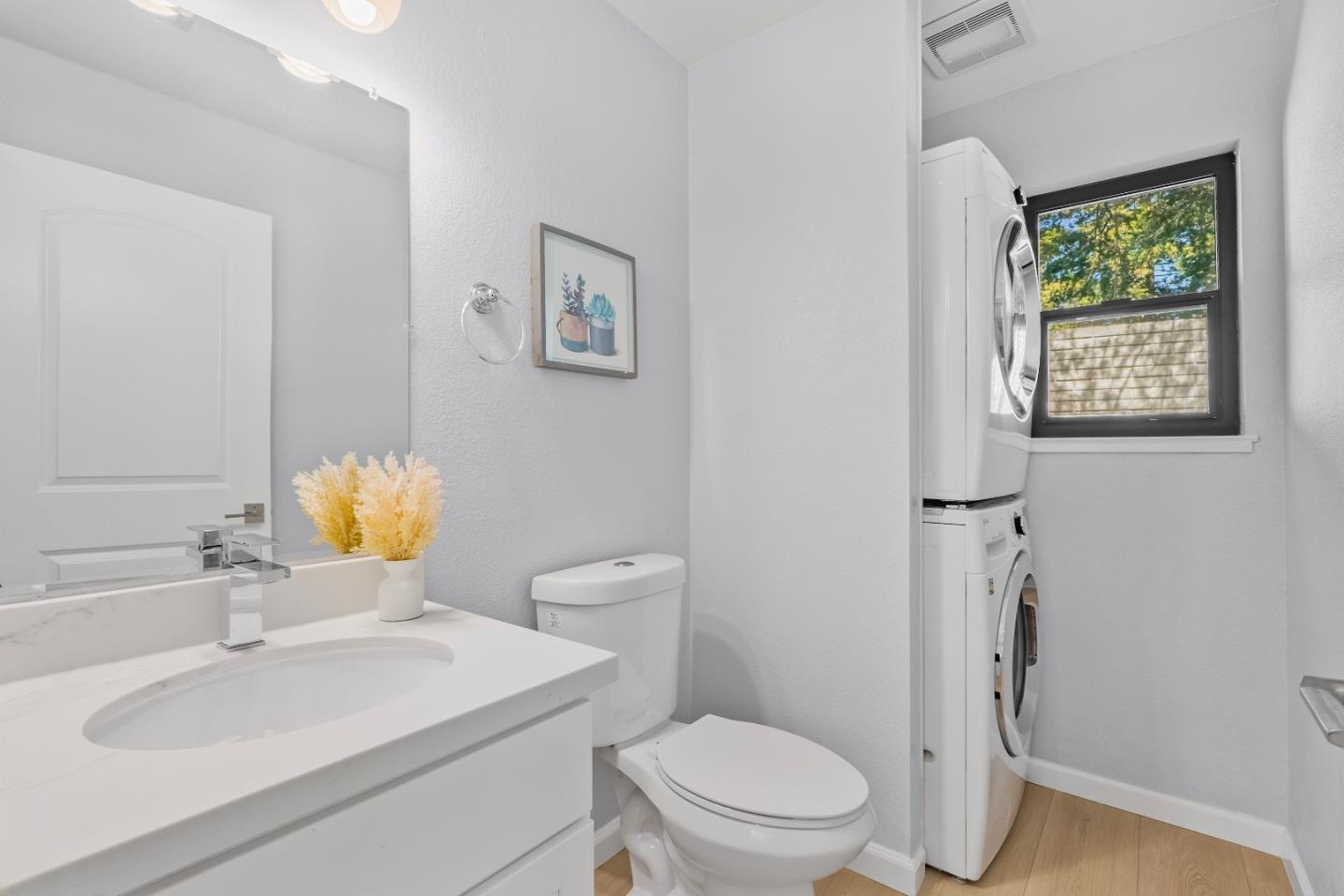 Detail Gallery Image 10 of 38 For 1017 Chula Vista Ter, Sunnyvale,  CA 94086 - 2 Beds | 2/1 Baths