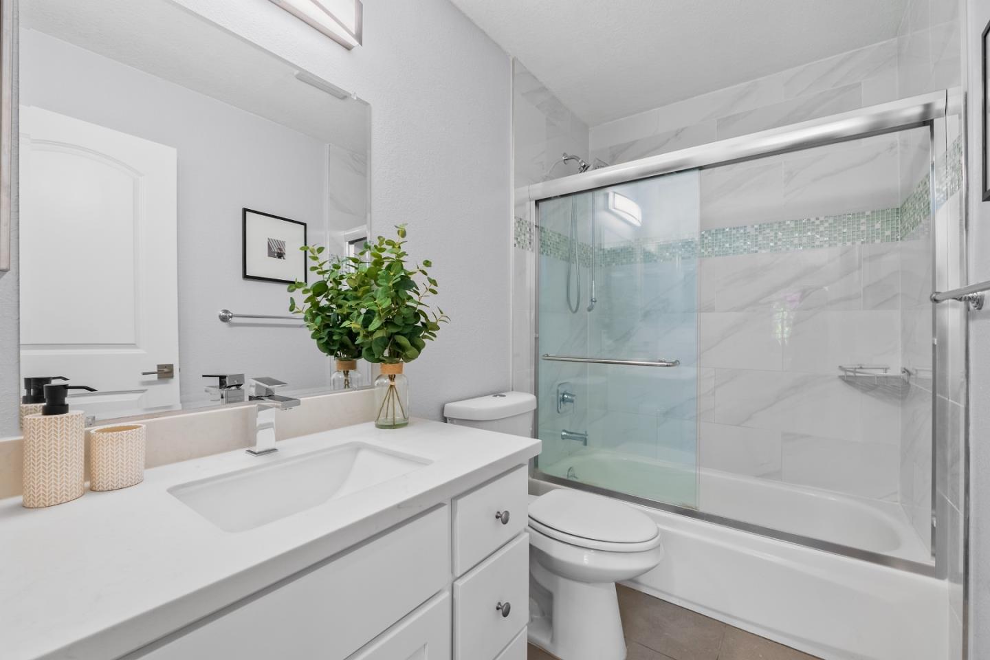Detail Gallery Image 13 of 38 For 1017 Chula Vista Ter, Sunnyvale,  CA 94086 - 2 Beds | 2/1 Baths