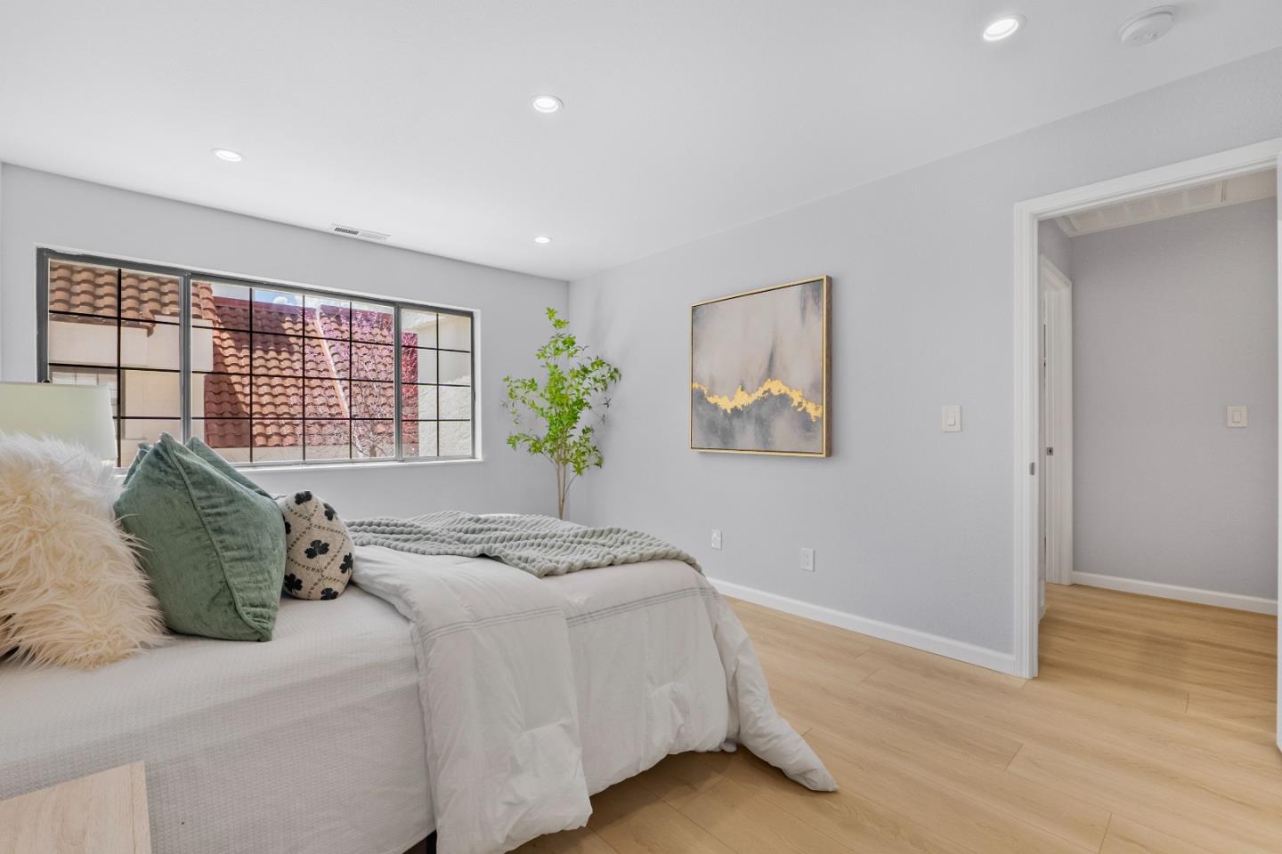 Detail Gallery Image 19 of 38 For 1017 Chula Vista Ter, Sunnyvale,  CA 94086 - 2 Beds | 2/1 Baths