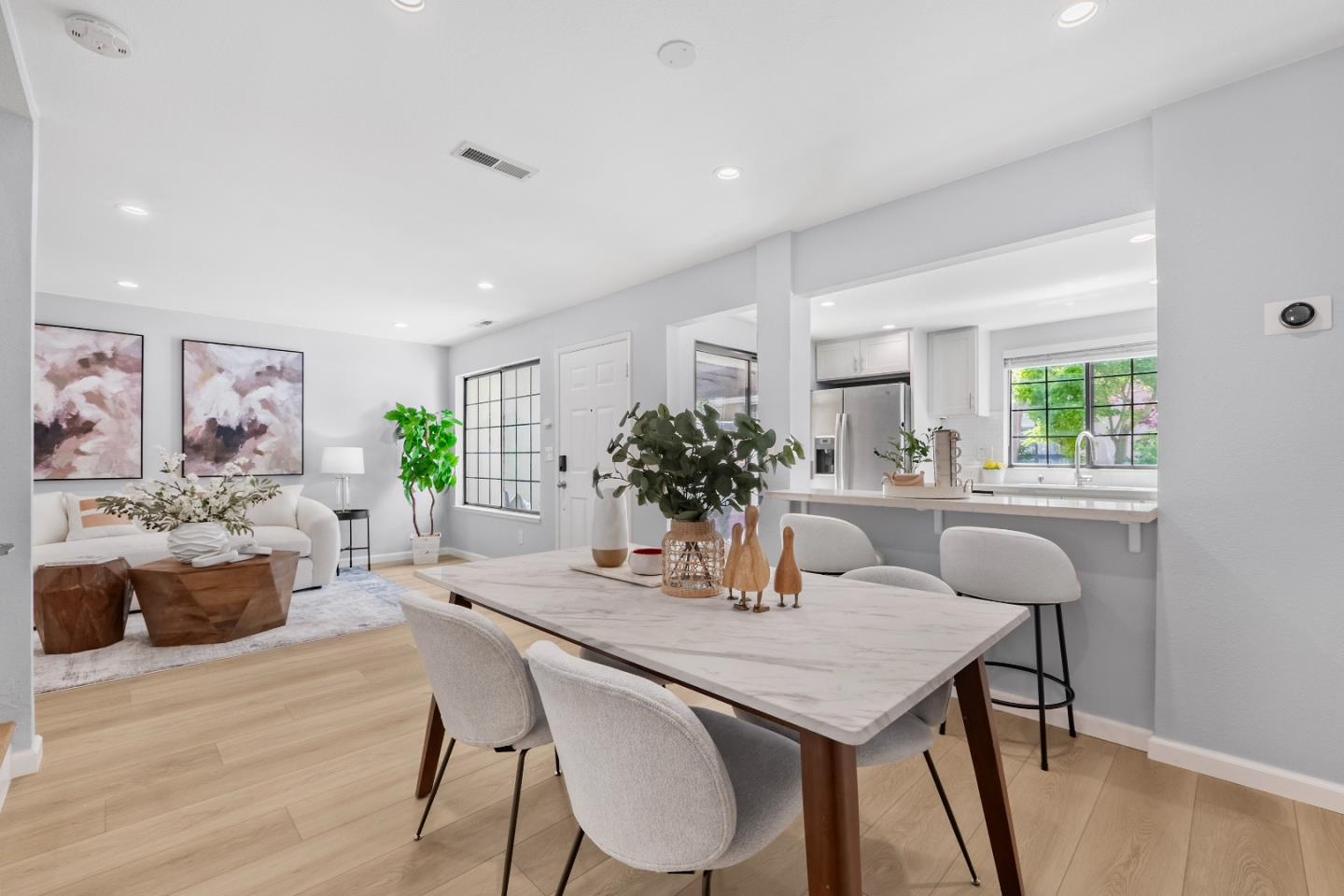 Detail Gallery Image 5 of 38 For 1017 Chula Vista Ter, Sunnyvale,  CA 94086 - 2 Beds | 2/1 Baths