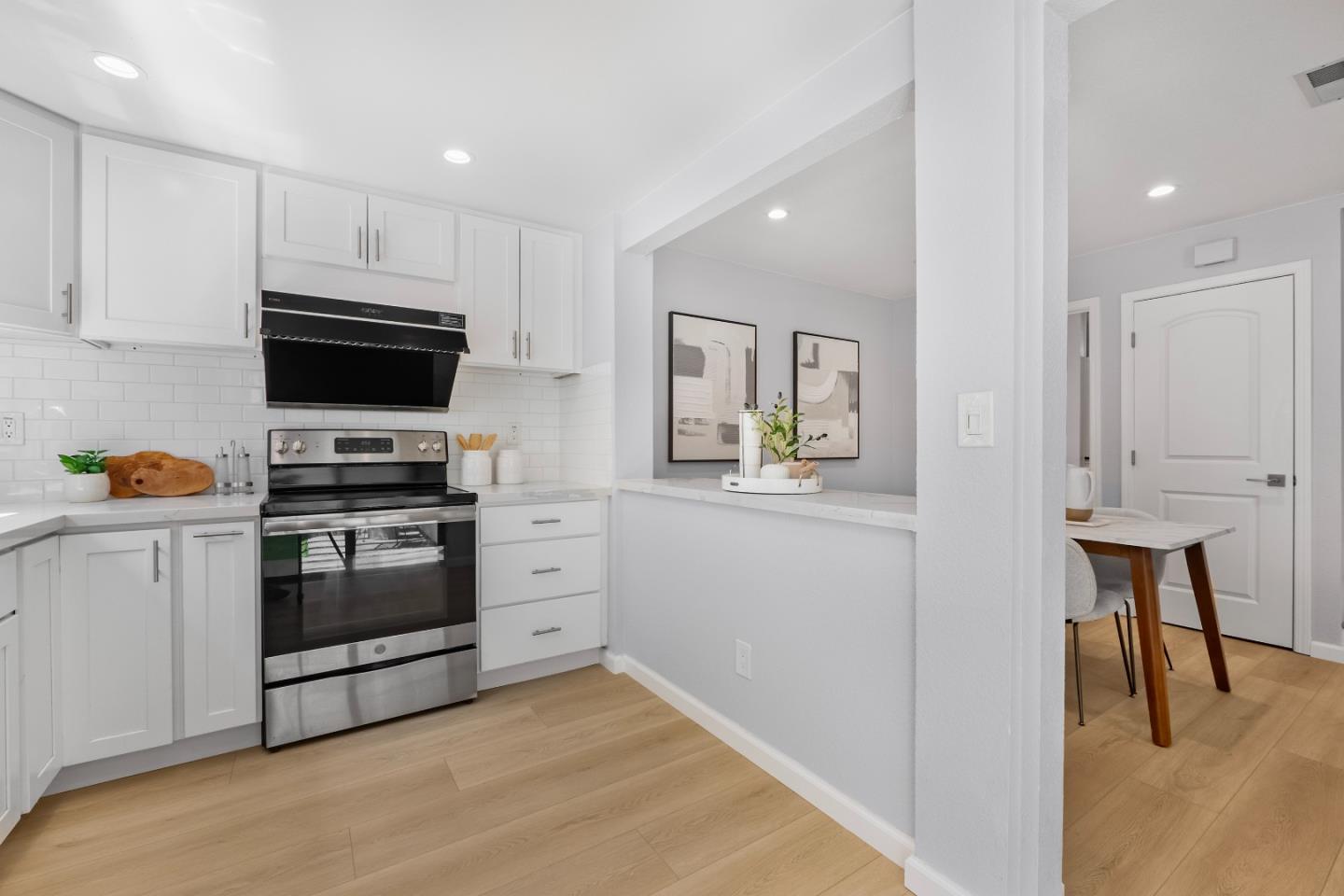 Detail Gallery Image 8 of 38 For 1017 Chula Vista Ter, Sunnyvale,  CA 94086 - 2 Beds | 2/1 Baths