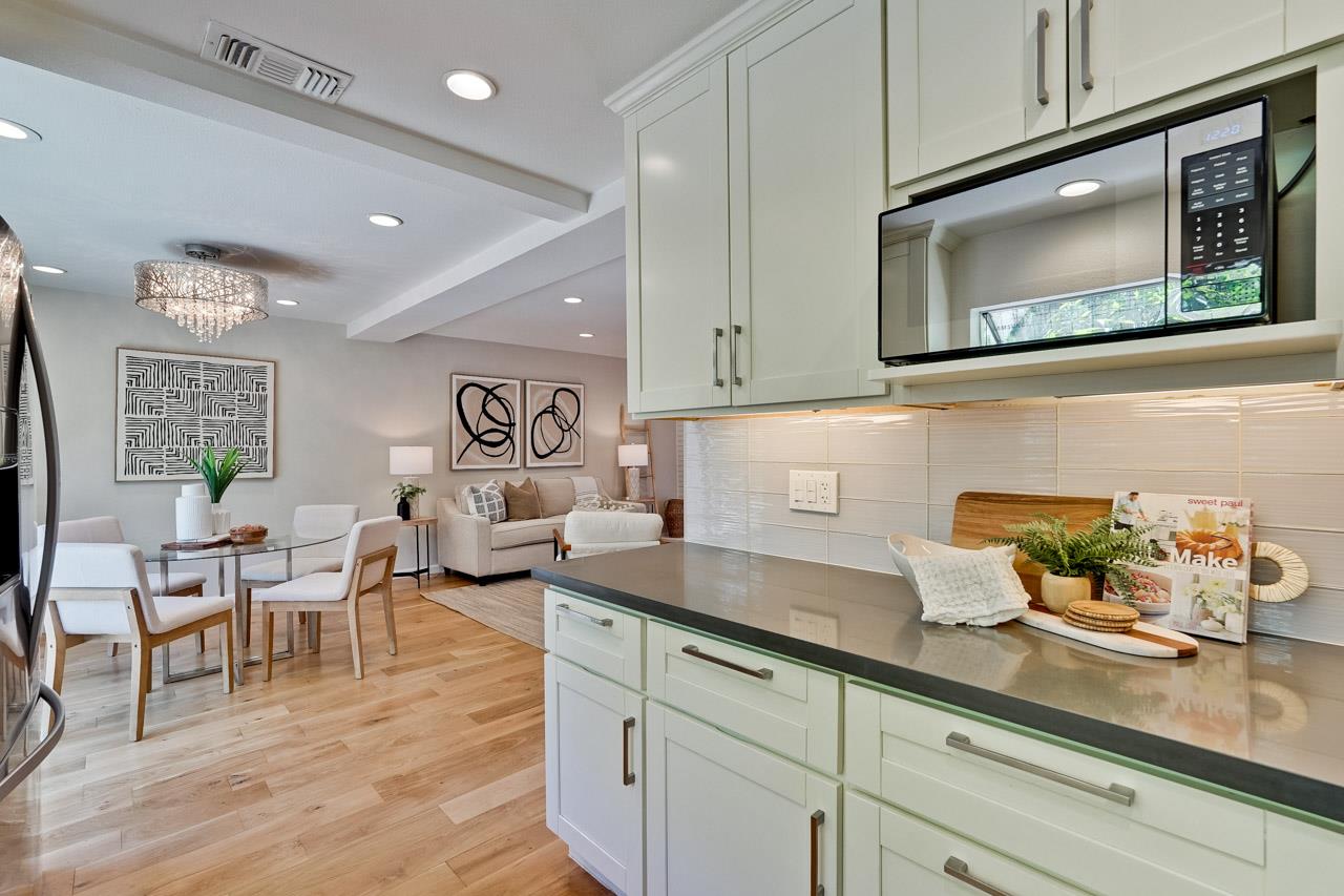 Detail Gallery Image 14 of 51 For 411 Lotus Ln, Mountain View,  CA 94043 - 4 Beds | 3 Baths