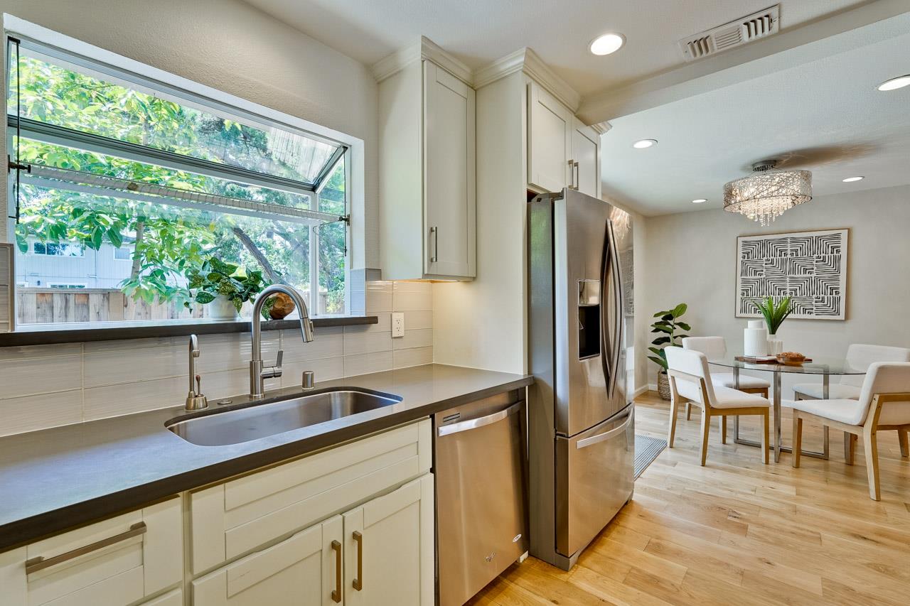 Detail Gallery Image 15 of 51 For 411 Lotus Ln, Mountain View,  CA 94043 - 4 Beds | 3 Baths