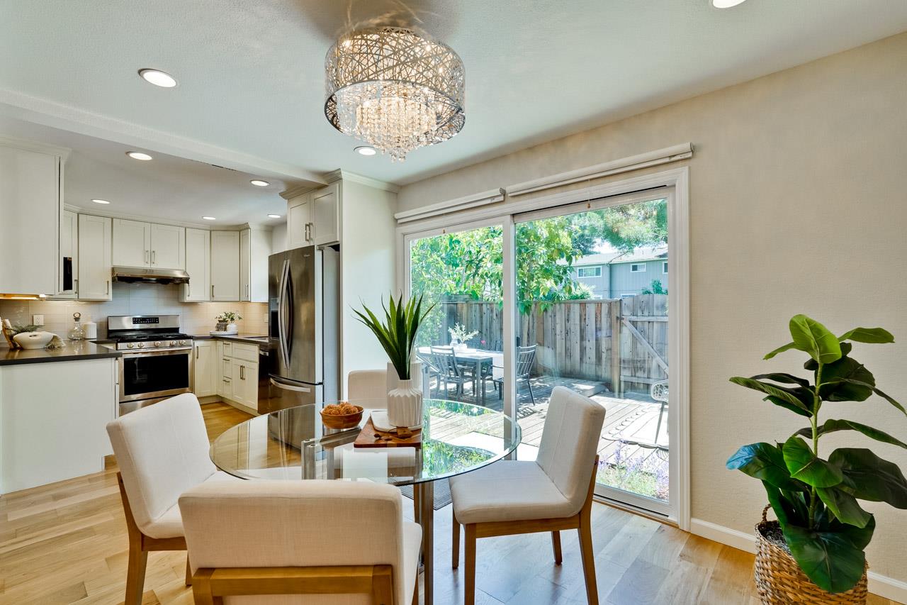 Detail Gallery Image 19 of 51 For 411 Lotus Ln, Mountain View,  CA 94043 - 4 Beds | 3 Baths