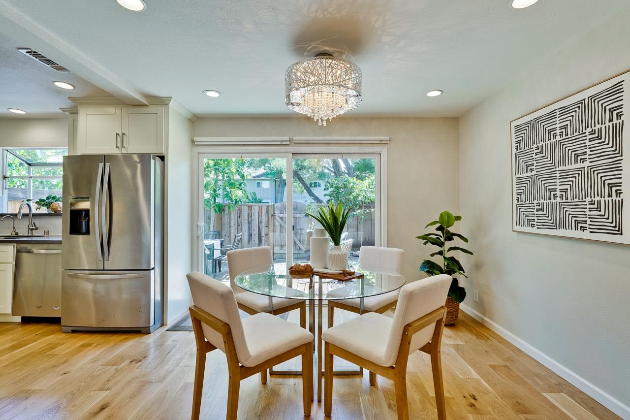 Detail Gallery Image 20 of 51 For 411 Lotus Ln, Mountain View,  CA 94043 - 4 Beds | 3 Baths