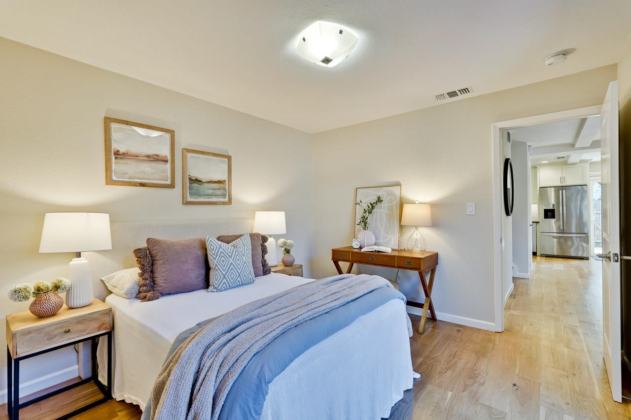 Detail Gallery Image 22 of 51 For 411 Lotus Ln, Mountain View,  CA 94043 - 4 Beds | 3 Baths