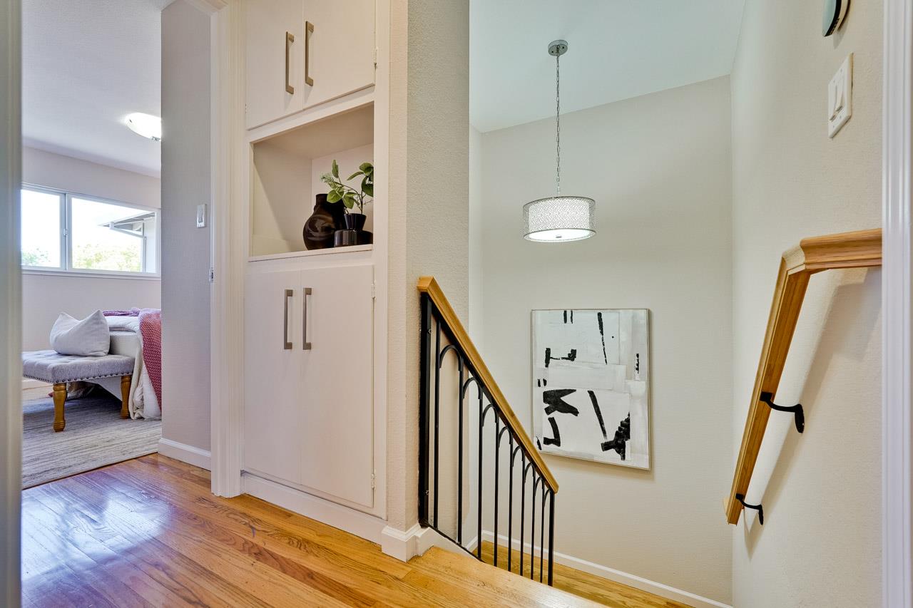 Detail Gallery Image 28 of 51 For 411 Lotus Ln, Mountain View,  CA 94043 - 4 Beds | 3 Baths