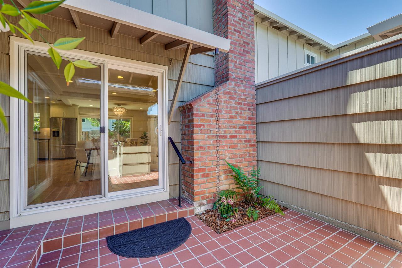 Detail Gallery Image 3 of 51 For 411 Lotus Ln, Mountain View,  CA 94043 - 4 Beds | 3 Baths