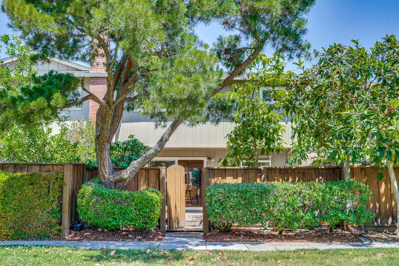 Detail Gallery Image 45 of 51 For 411 Lotus Ln, Mountain View,  CA 94043 - 4 Beds | 3 Baths