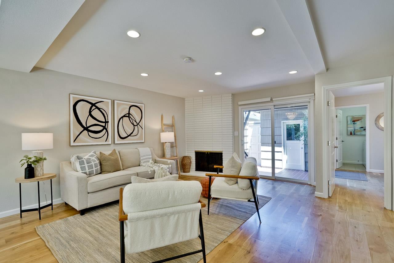 Detail Gallery Image 6 of 51 For 411 Lotus Ln, Mountain View,  CA 94043 - 4 Beds | 3 Baths