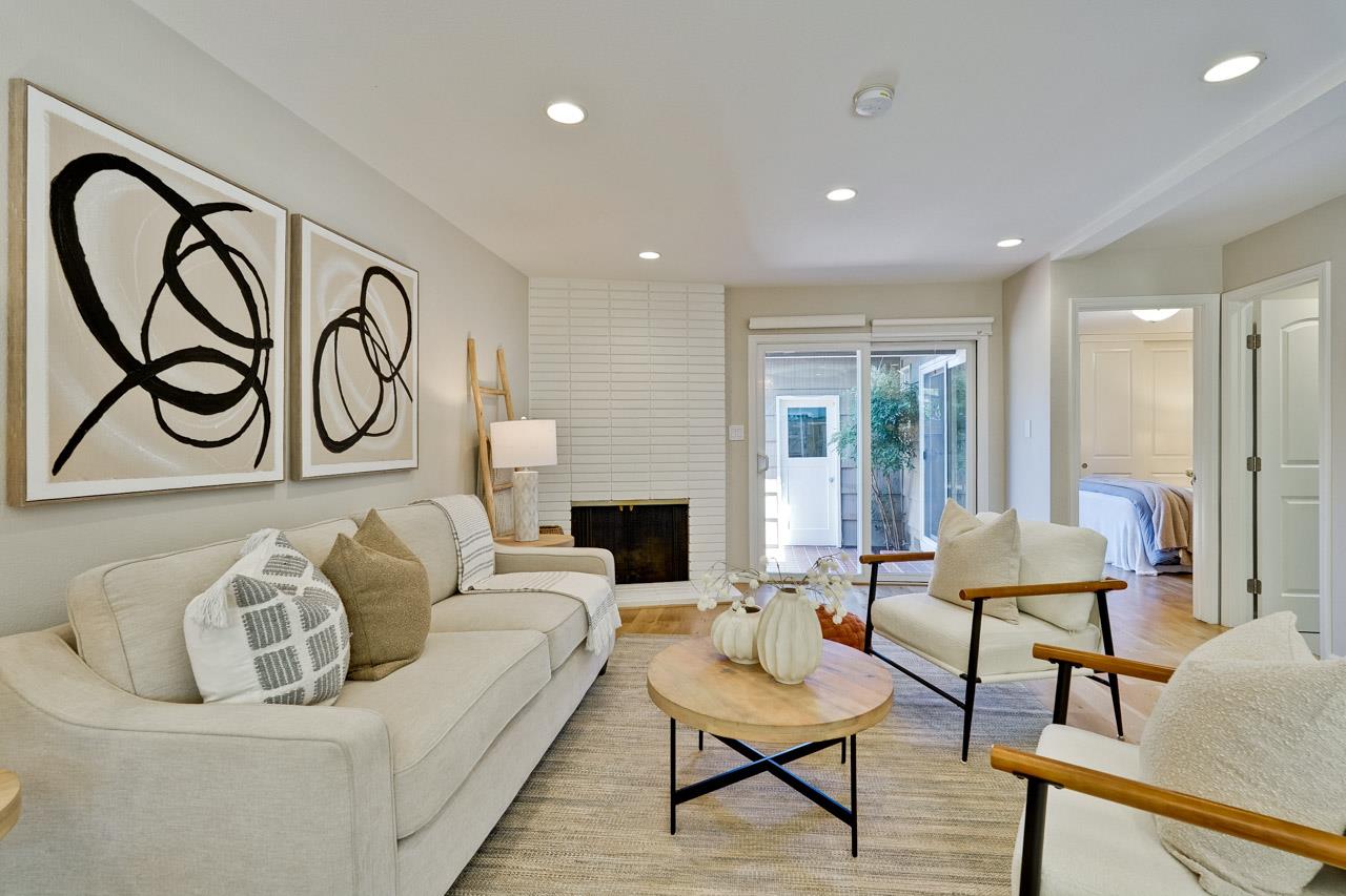 Detail Gallery Image 7 of 51 For 411 Lotus Ln, Mountain View,  CA 94043 - 4 Beds | 3 Baths