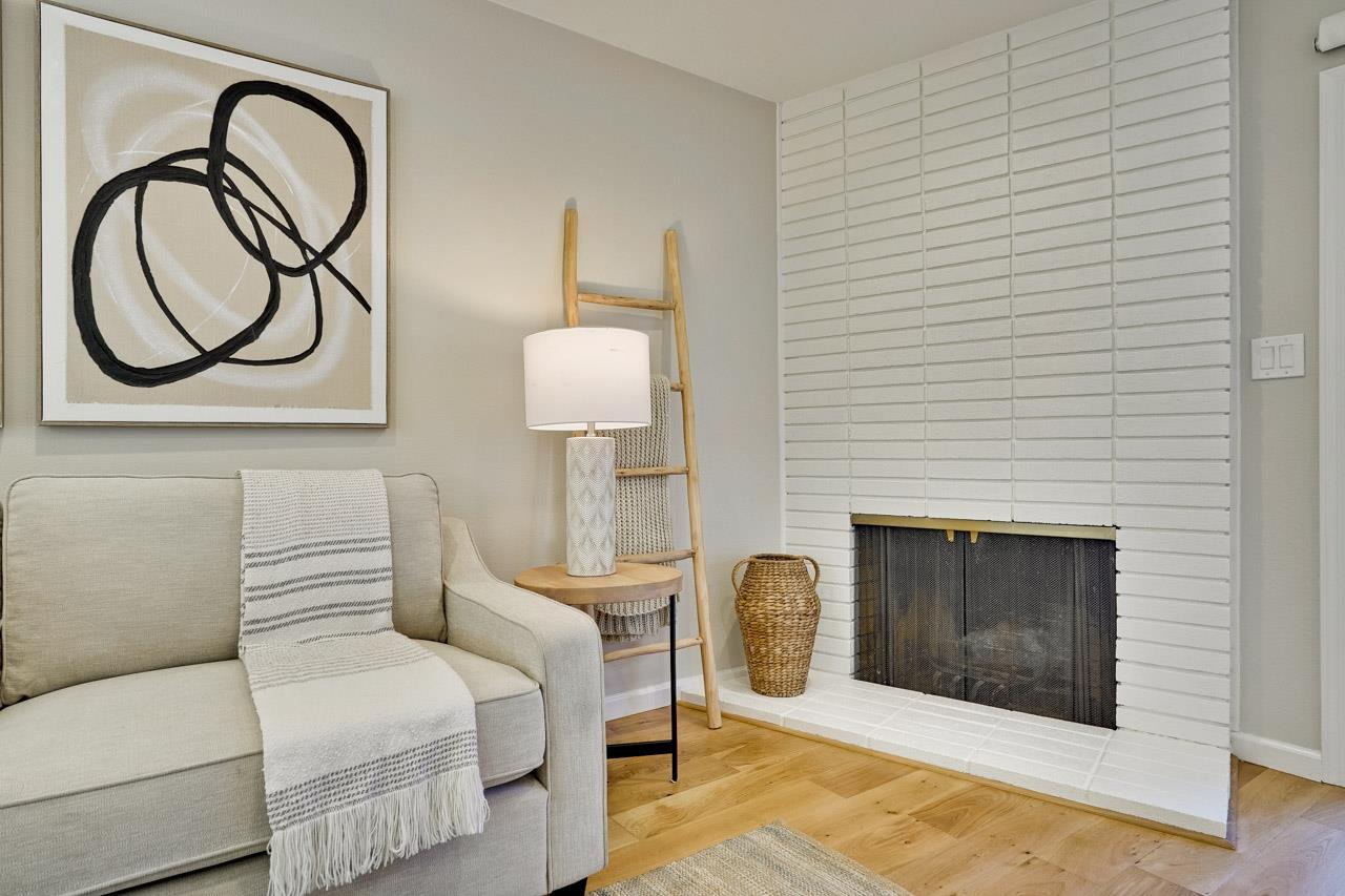 Detail Gallery Image 8 of 51 For 411 Lotus Ln, Mountain View,  CA 94043 - 4 Beds | 3 Baths