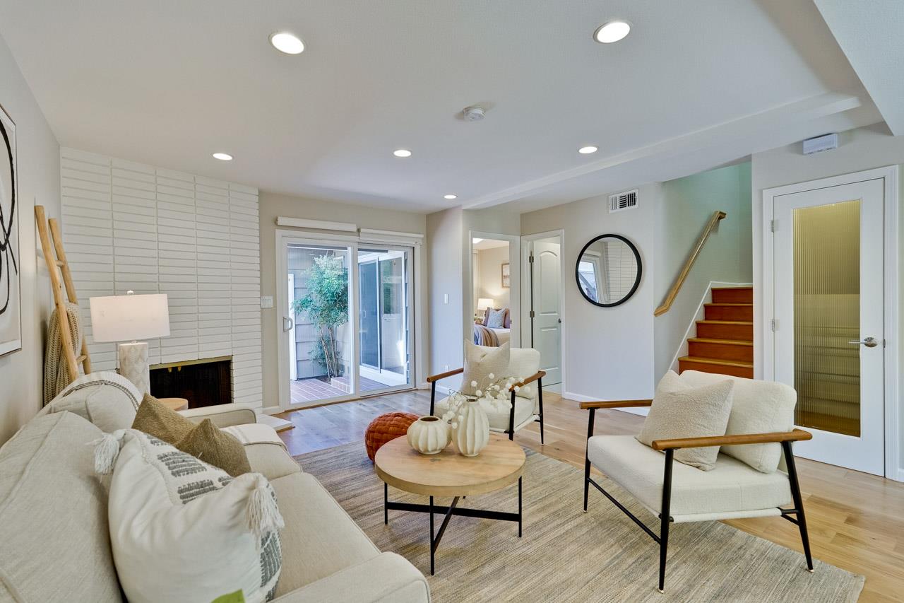 Detail Gallery Image 9 of 51 For 411 Lotus Ln, Mountain View,  CA 94043 - 4 Beds | 3 Baths