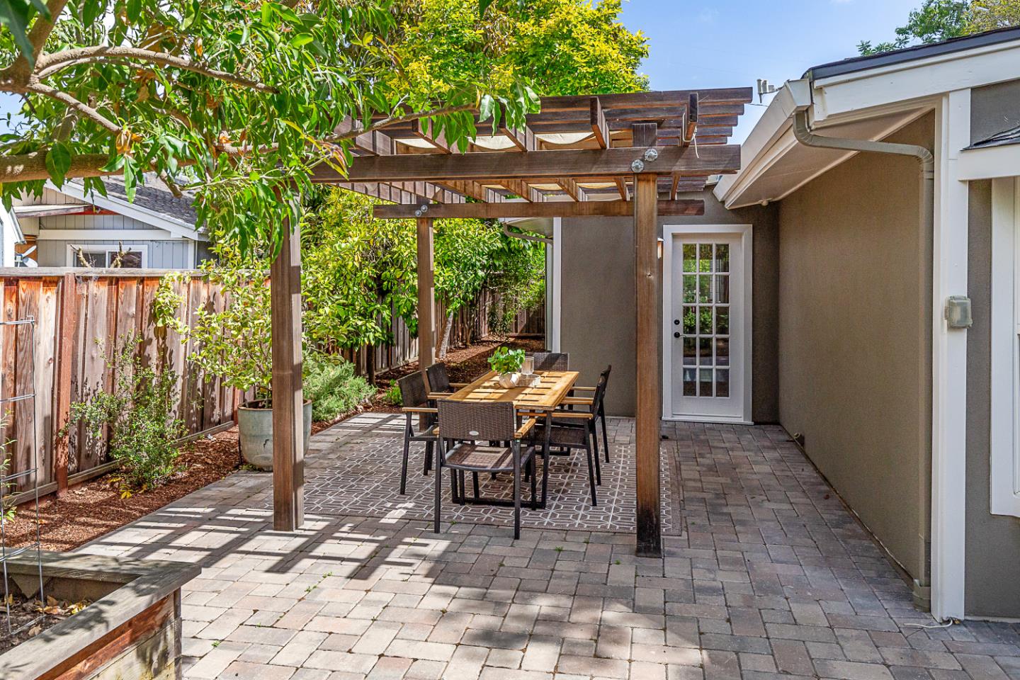 Detail Gallery Image 21 of 28 For 1893 San Luis Ave, Mountain View,  CA 94043 - 3 Beds | 2 Baths