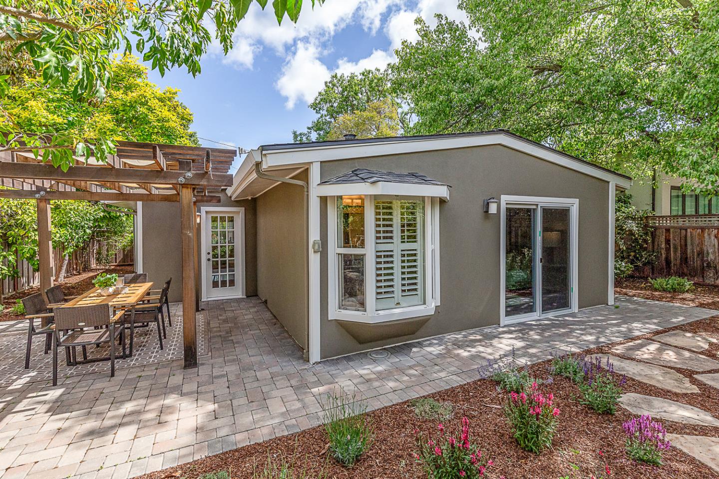 Detail Gallery Image 22 of 28 For 1893 San Luis Ave, Mountain View,  CA 94043 - 3 Beds | 2 Baths