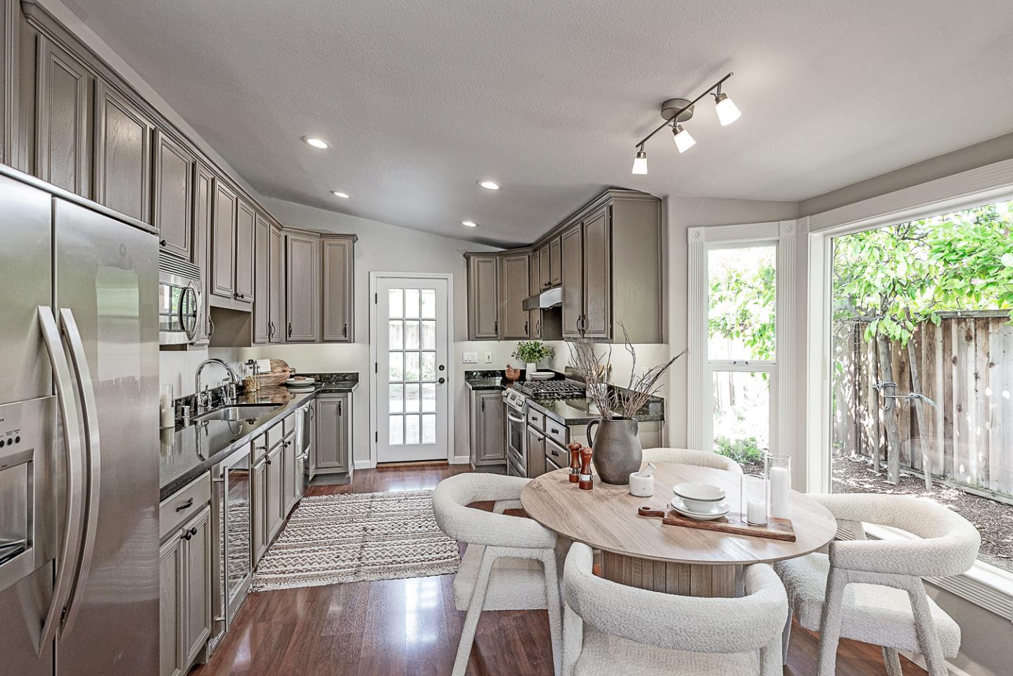 Detail Gallery Image 7 of 28 For 1893 San Luis Ave, Mountain View,  CA 94043 - 3 Beds | 2 Baths