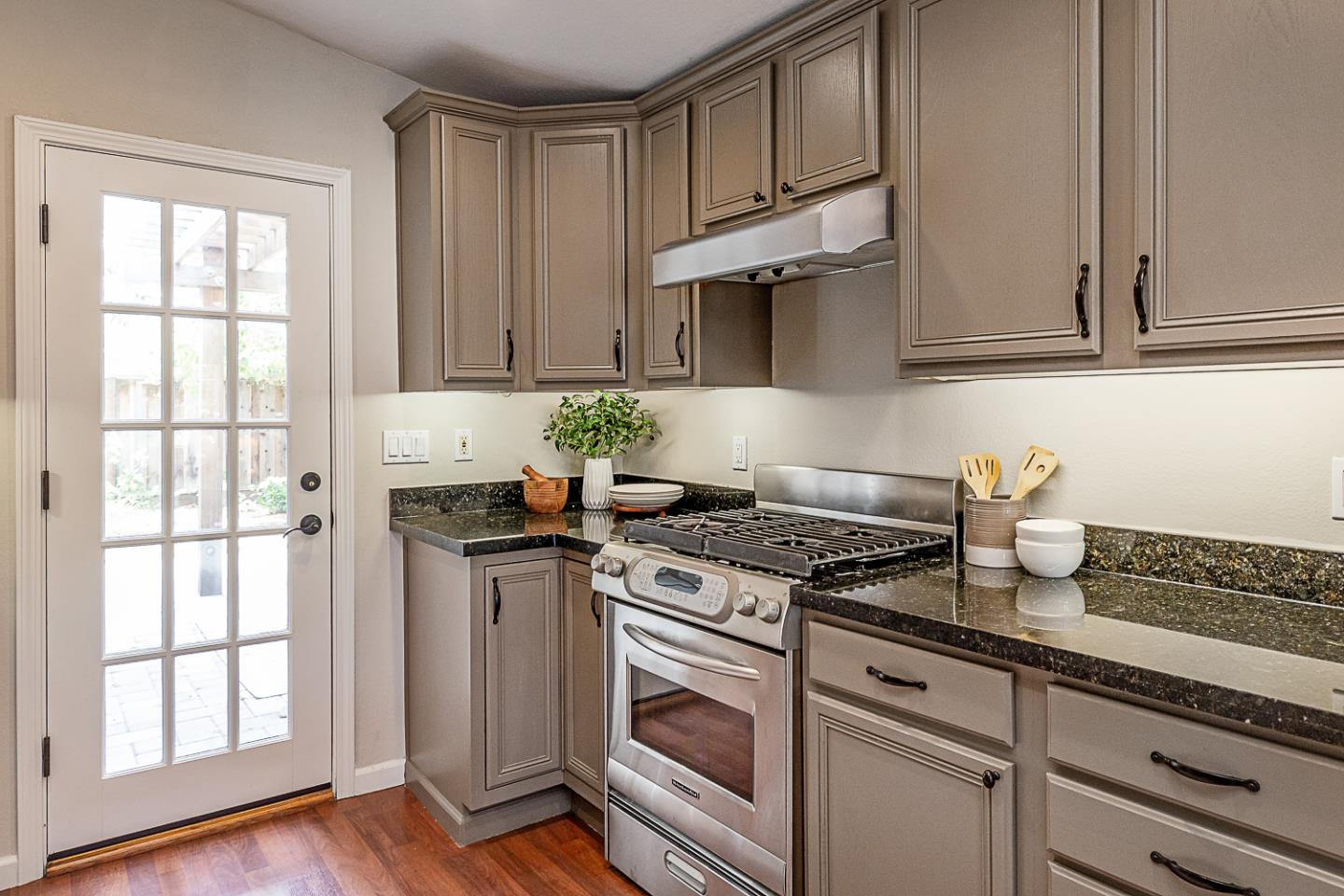 Detail Gallery Image 9 of 28 For 1893 San Luis Ave, Mountain View,  CA 94043 - 3 Beds | 2 Baths