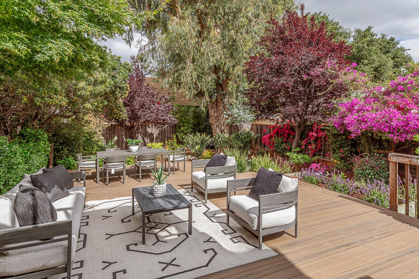Detail Gallery Image 15 of 22 For 700 Chiquita Ave #1,  Mountain View,  CA 94041 - 2 Beds | 2/1 Baths
