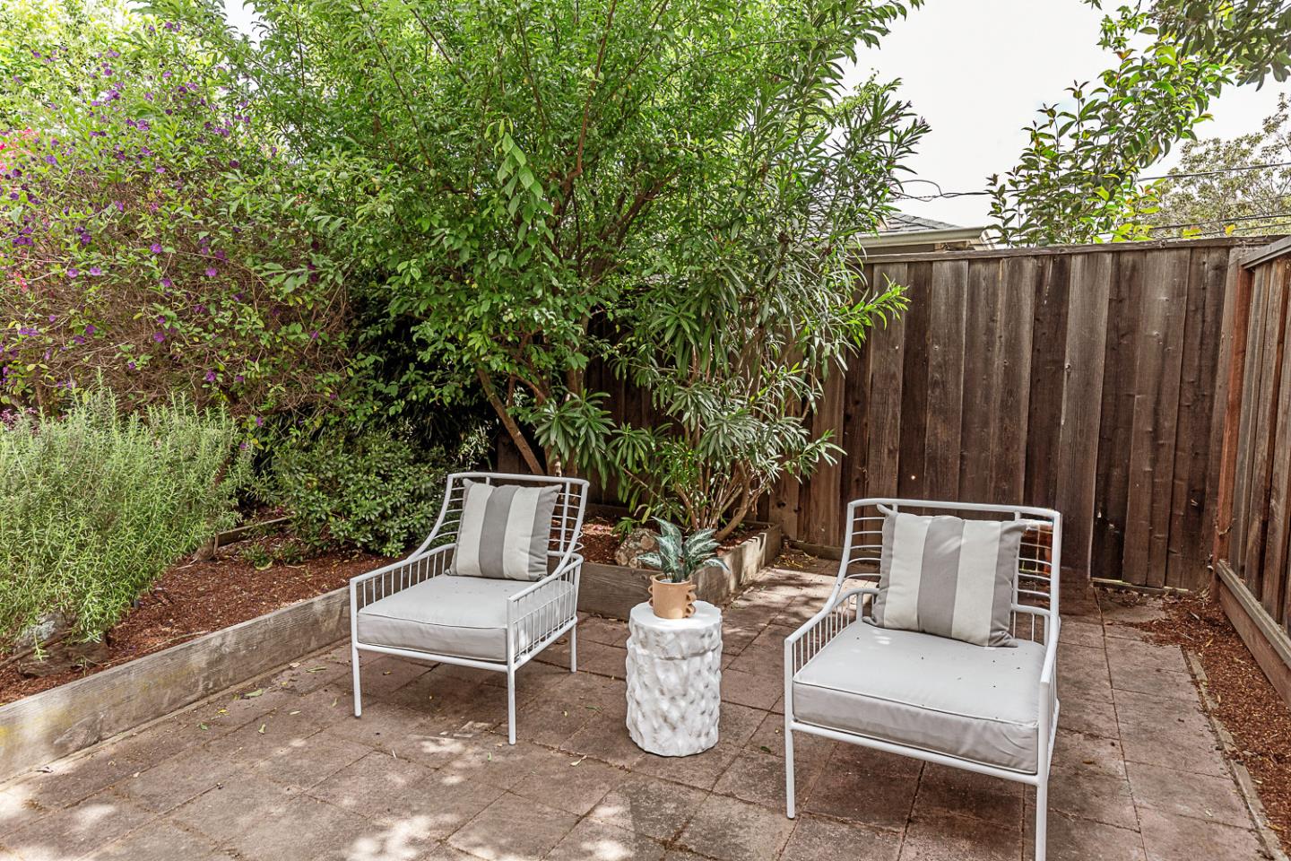 Detail Gallery Image 20 of 22 For 700 Chiquita Ave #1,  Mountain View,  CA 94041 - 2 Beds | 2/1 Baths
